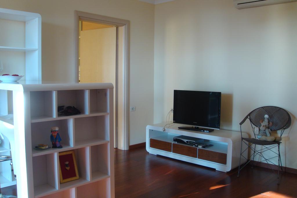 Leon And Leona Apartma